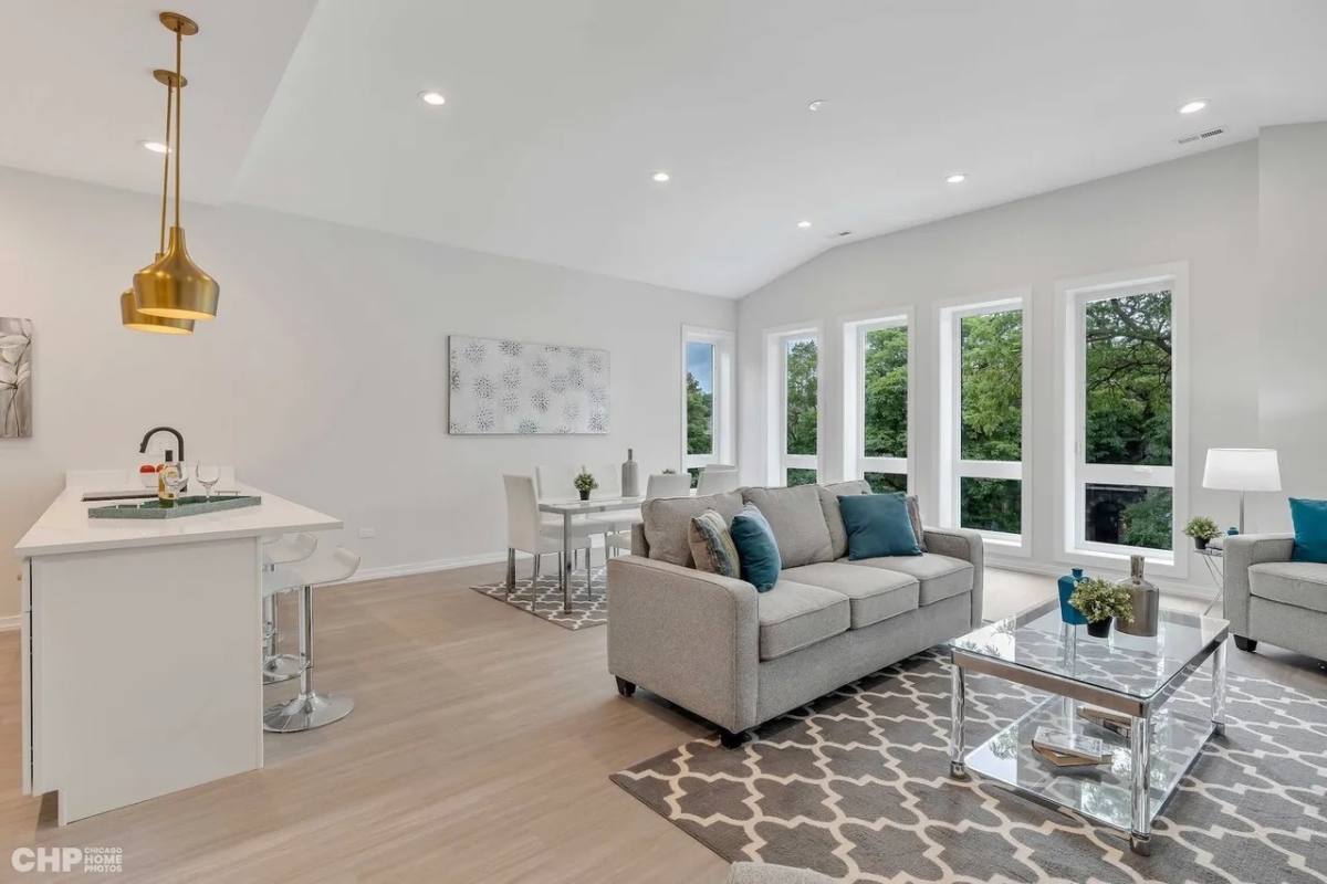 Apartment for rent at 5434 S Michigan Ave #2, Chicago, IL 60615