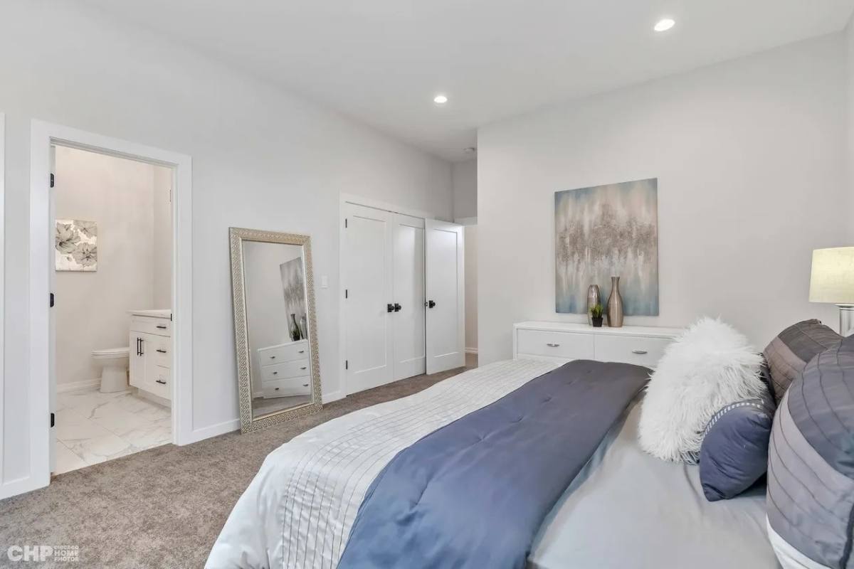 Apartment for rent at 5434 S Michigan Ave #2, Chicago, IL 60615