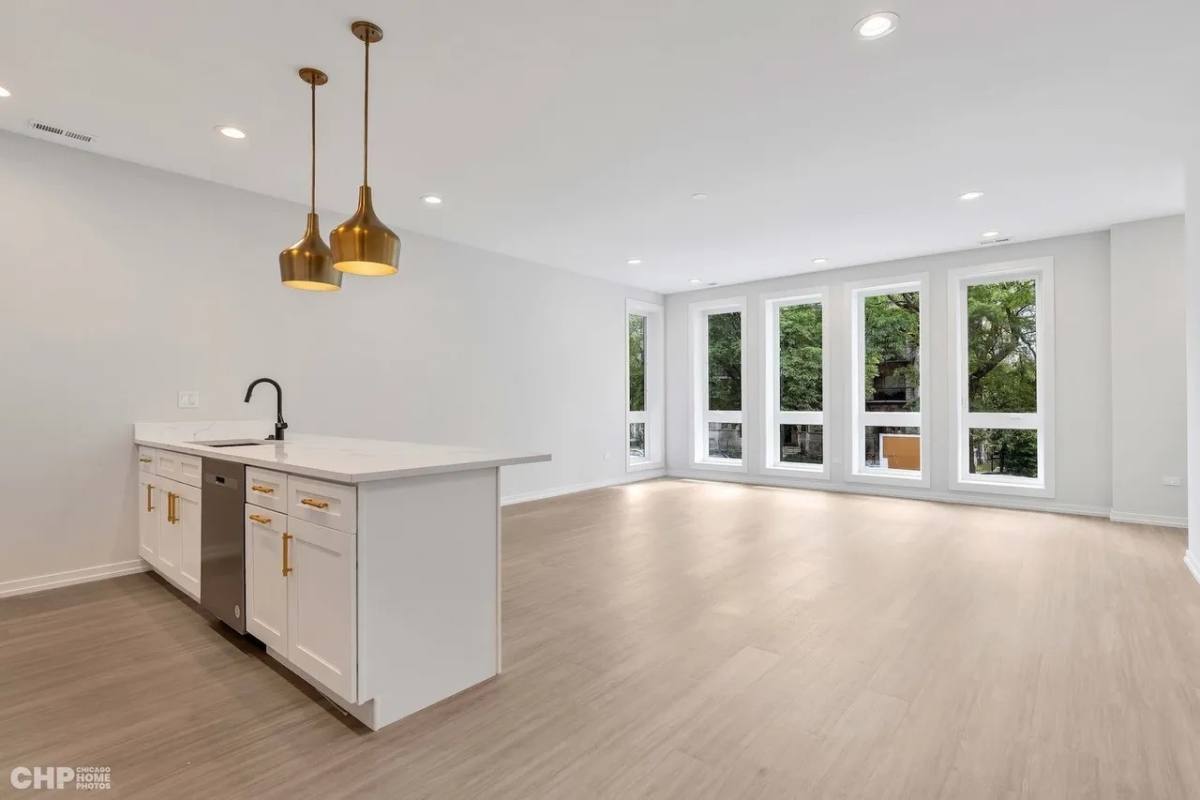 Apartment for rent at 5434 S Michigan Ave #2, Chicago, IL 60615