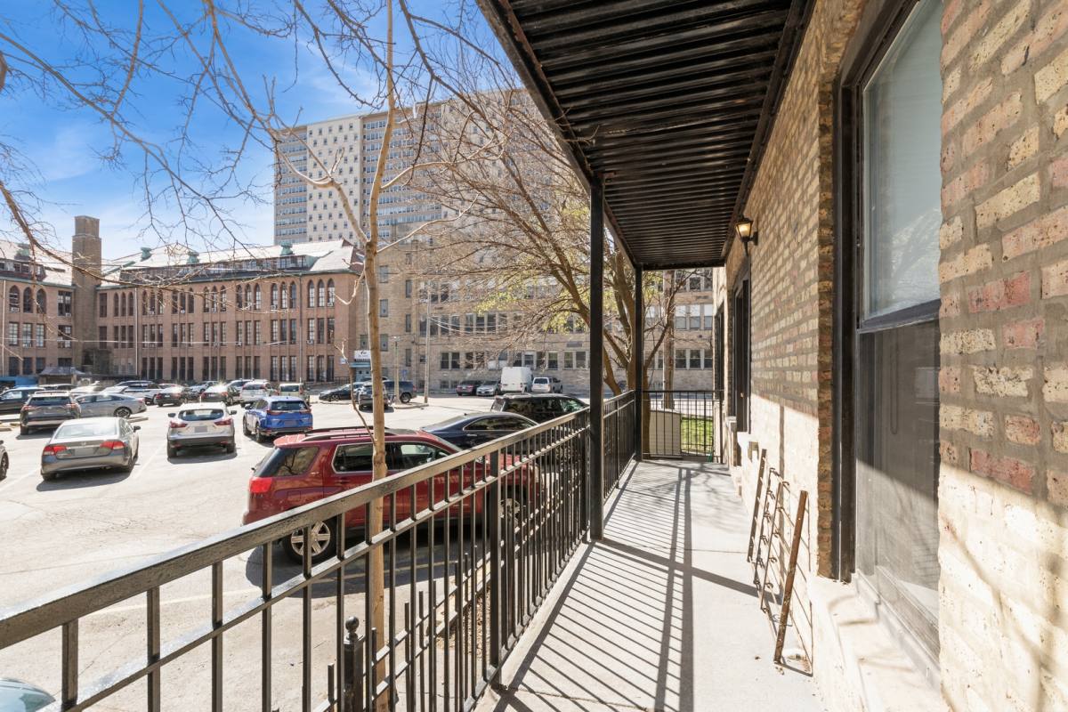 Apartment for rent at 645 W Bittersweet Place #1, Chicago, IL 60613