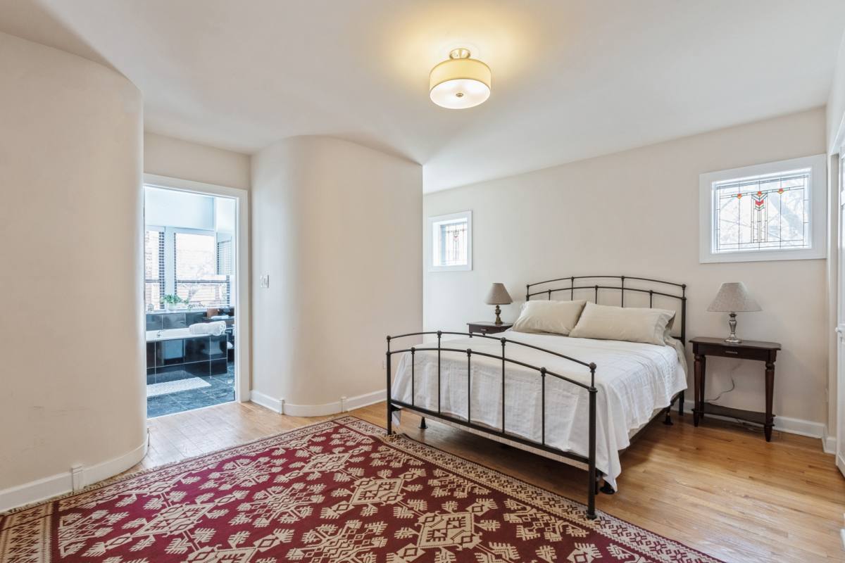 Apartment for rent at 645 W Bittersweet Place #1, Chicago, IL 60613