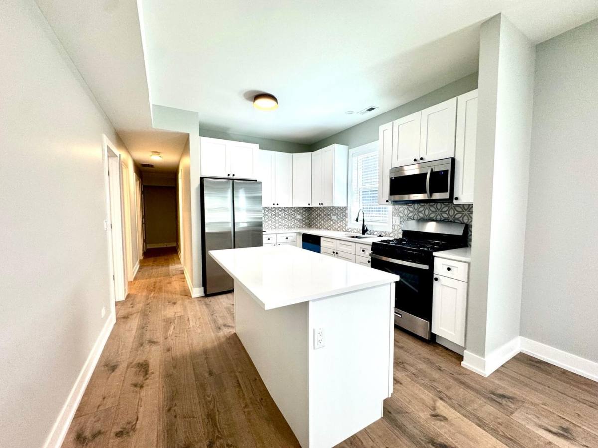 Apartment for rent at 1709 N Maplewood Ave #3F, Chicago, IL 60647