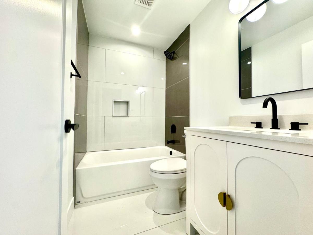 Apartment for rent at 1709 N Maplewood Ave #3F, Chicago, IL 60647