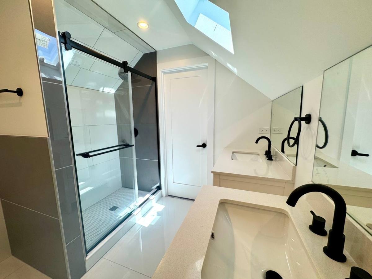 Apartment for rent at 1709 N Maplewood Ave #3F, Chicago, IL 60647