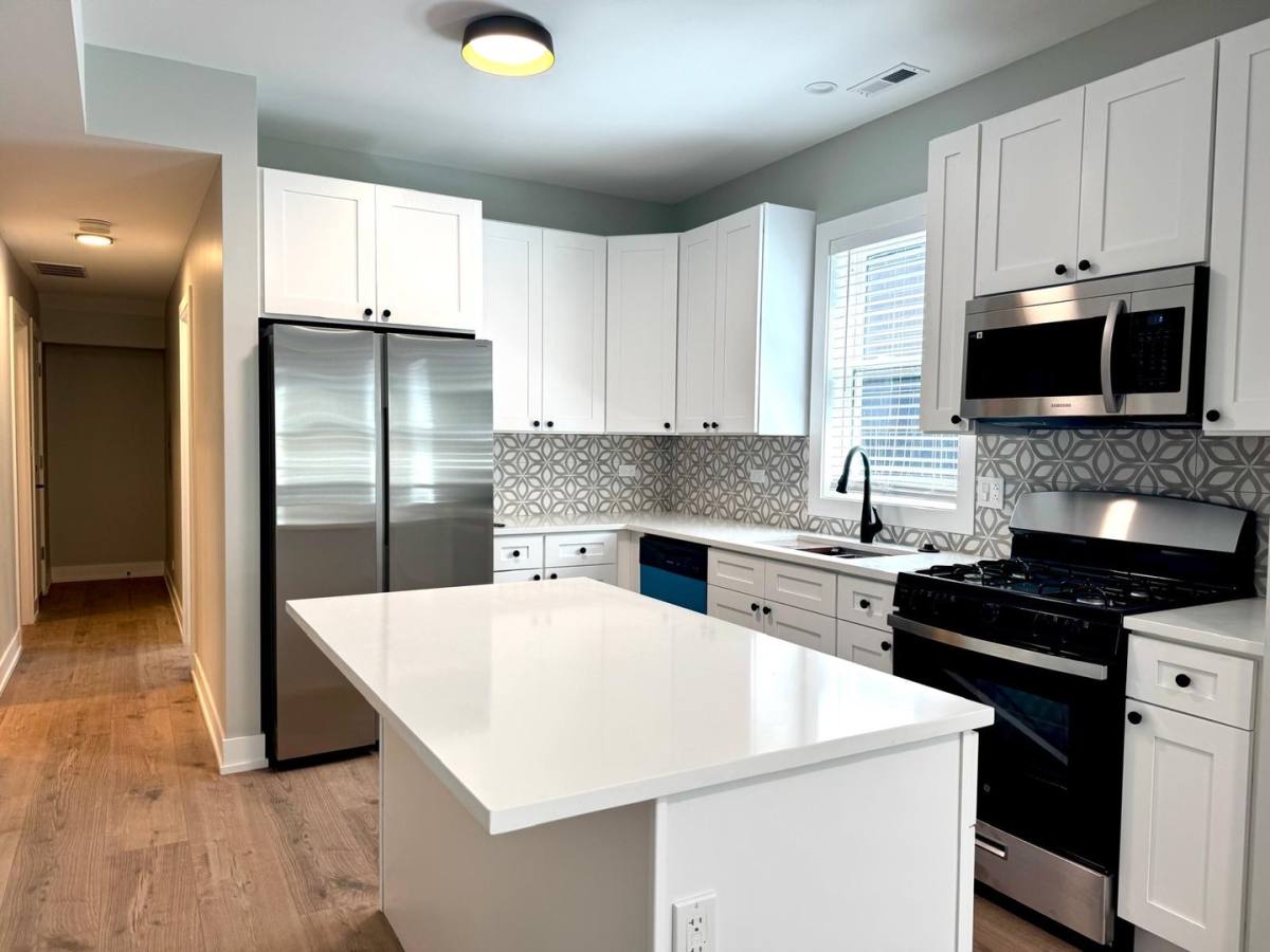 Apartment for rent at 1709 N Maplewood Ave #3F, Chicago, IL 60647