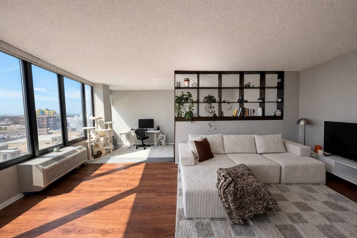Apartment for rent at 5320 N Sheridan Rd #910, Chicago, IL 60640
