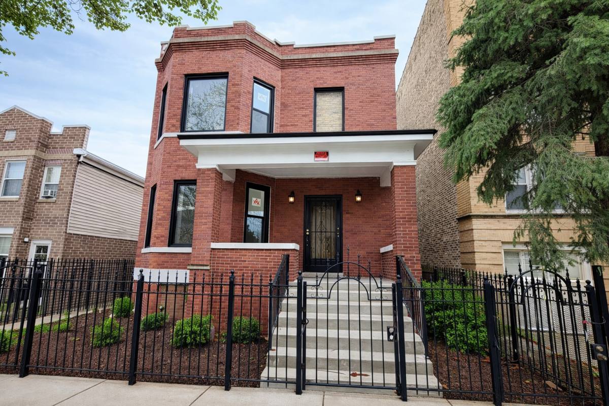 Apartment for rent at 3340 W Evergreen Ave #2F, Chicago, IL 60651
