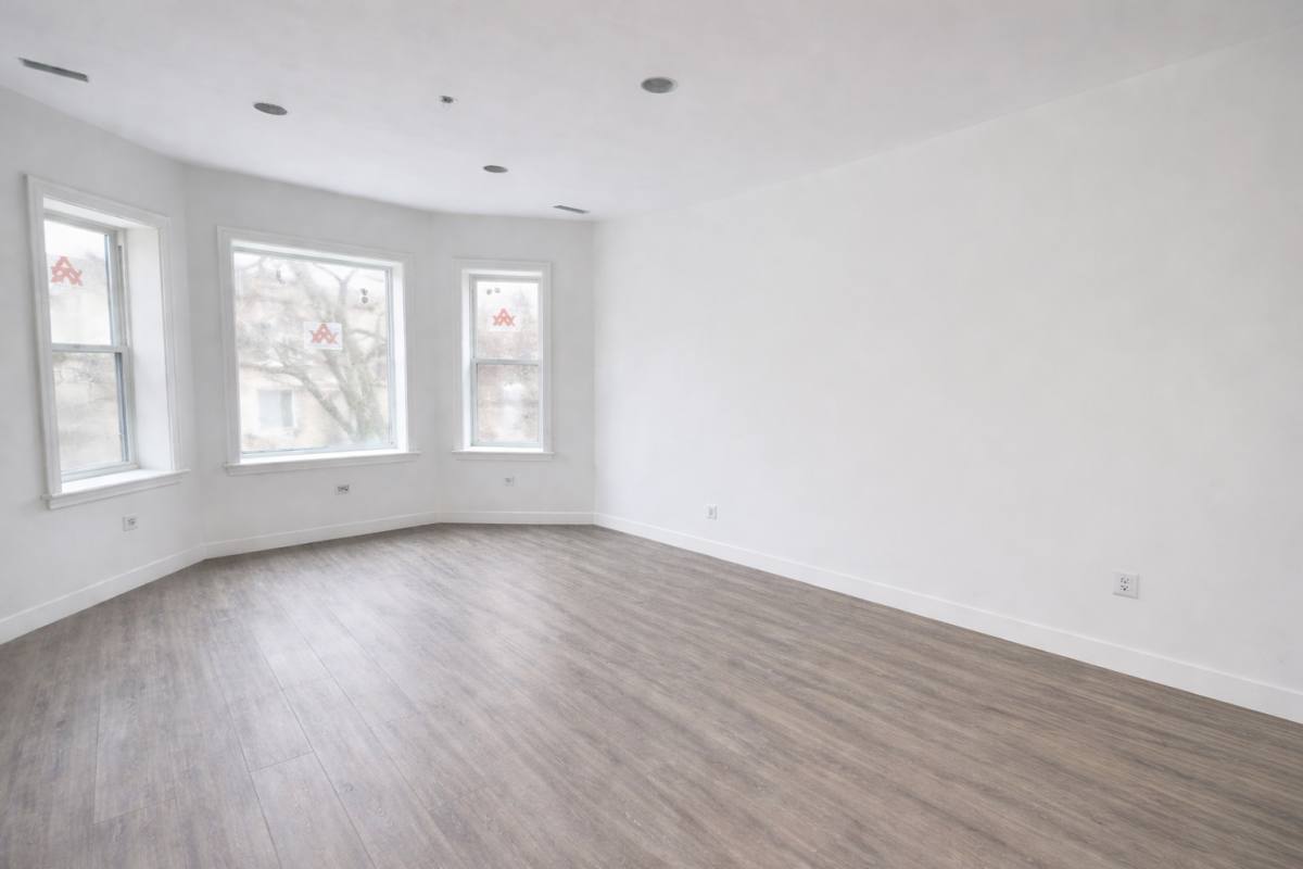 Apartment for rent at 3340 W Evergreen Ave #2F, Chicago, IL 60651