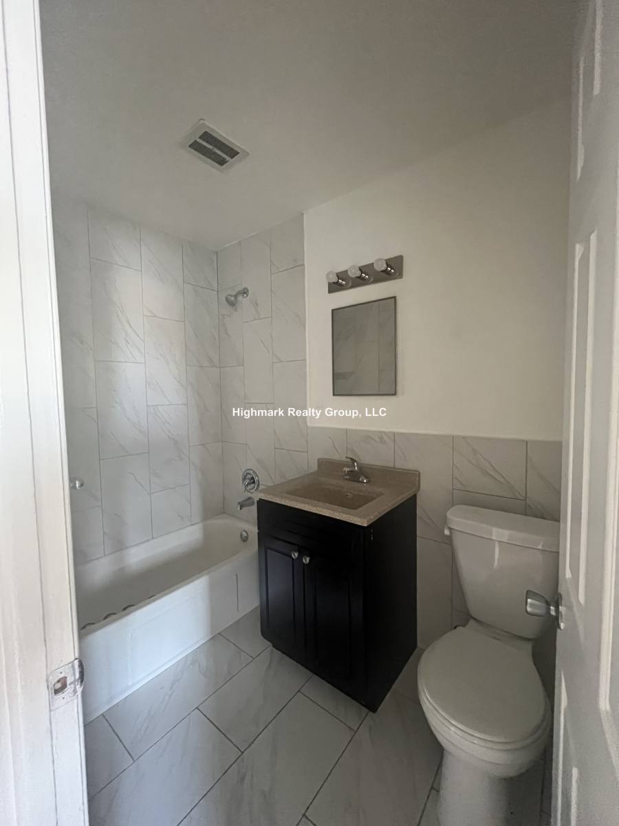 Apartment for rent at 8506 Waukegan Rd #15A, Morton Grove, IL 60053