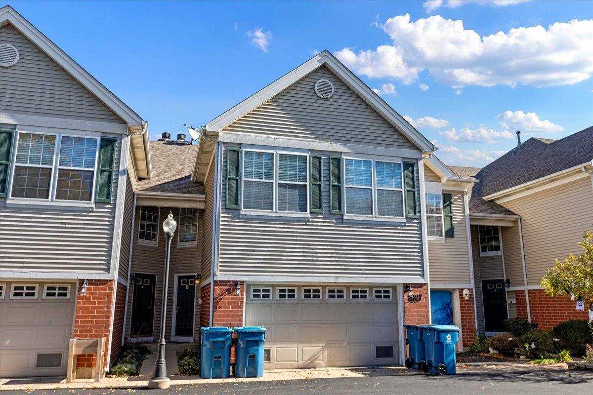 Townhouse for rent at 3817 N Milwaukee Ave #D, Chicago, IL 60641