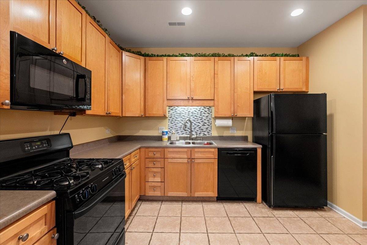 Townhouse for rent at 3817 N Milwaukee Ave #D, Chicago, IL 60641
