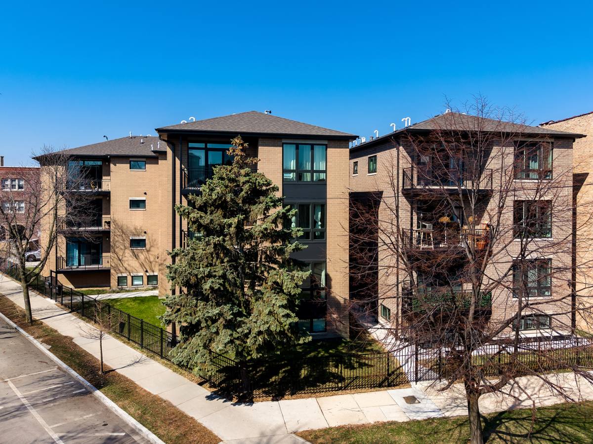 Apartment for rent at 7428 N Rogers Ave #1E, Chicago, IL 60626
