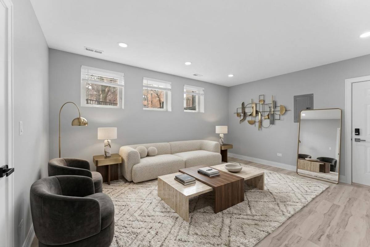 Apartment for rent at 7428 N Rogers Ave #1E, Chicago, IL 60626
