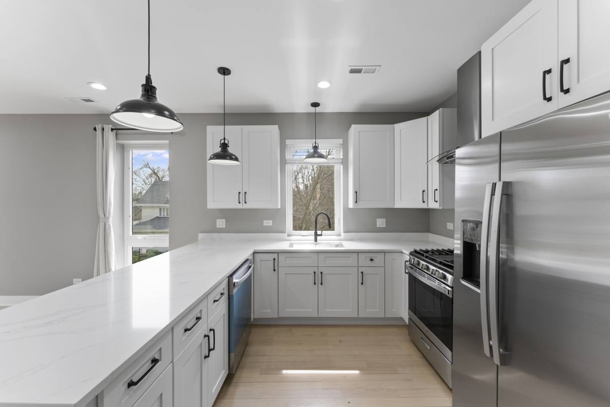 Apartment for rent at 7428 N Rogers Ave #1E, Chicago, IL 60626