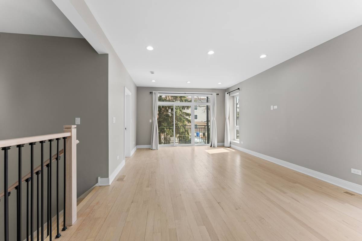 Apartment for rent at 7428 N Rogers Ave #1E, Chicago, IL 60626