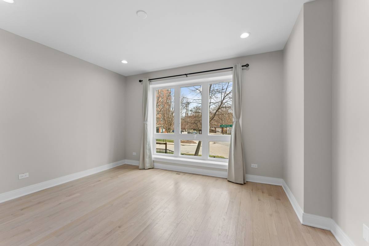 Apartment for rent at 7428 N Rogers Ave #1E, Chicago, IL 60626