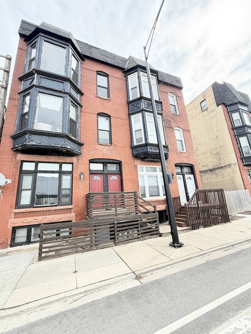 Apartment for rent at 113 S Paulina St #3, Chicago, IL 60612