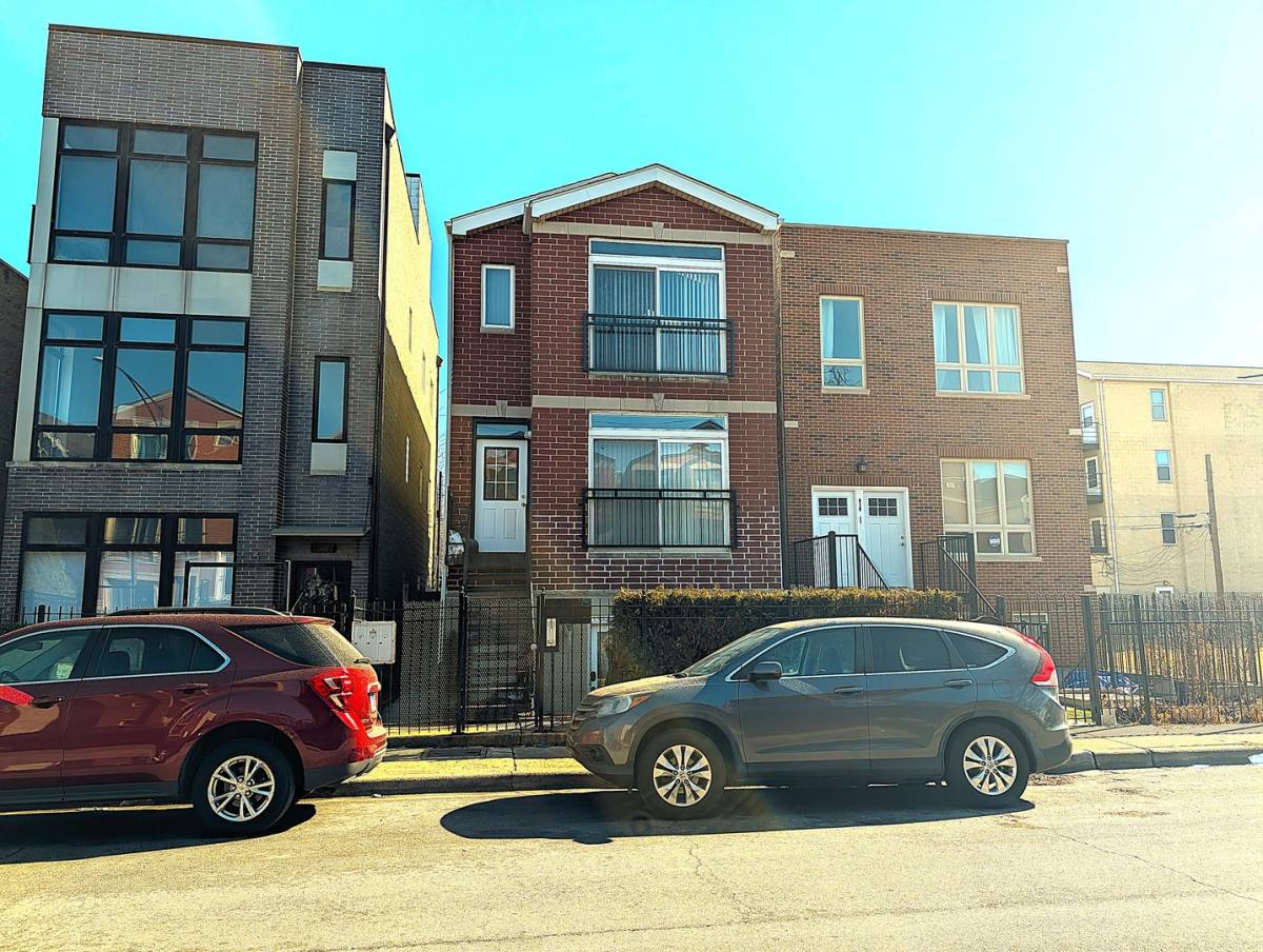 Condo for rent at 515 S Campbell Ave #3, Chicago, IL 60612