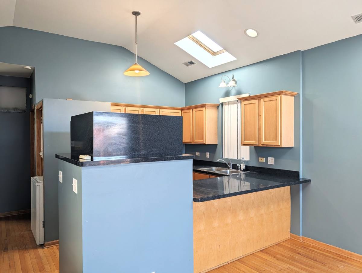 Condo for rent at 515 S Campbell Ave #3, Chicago, IL 60612