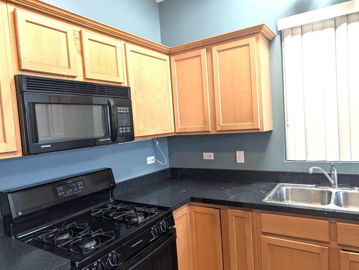 Condo for rent at 515 S Campbell Ave #3, Chicago, IL 60612
