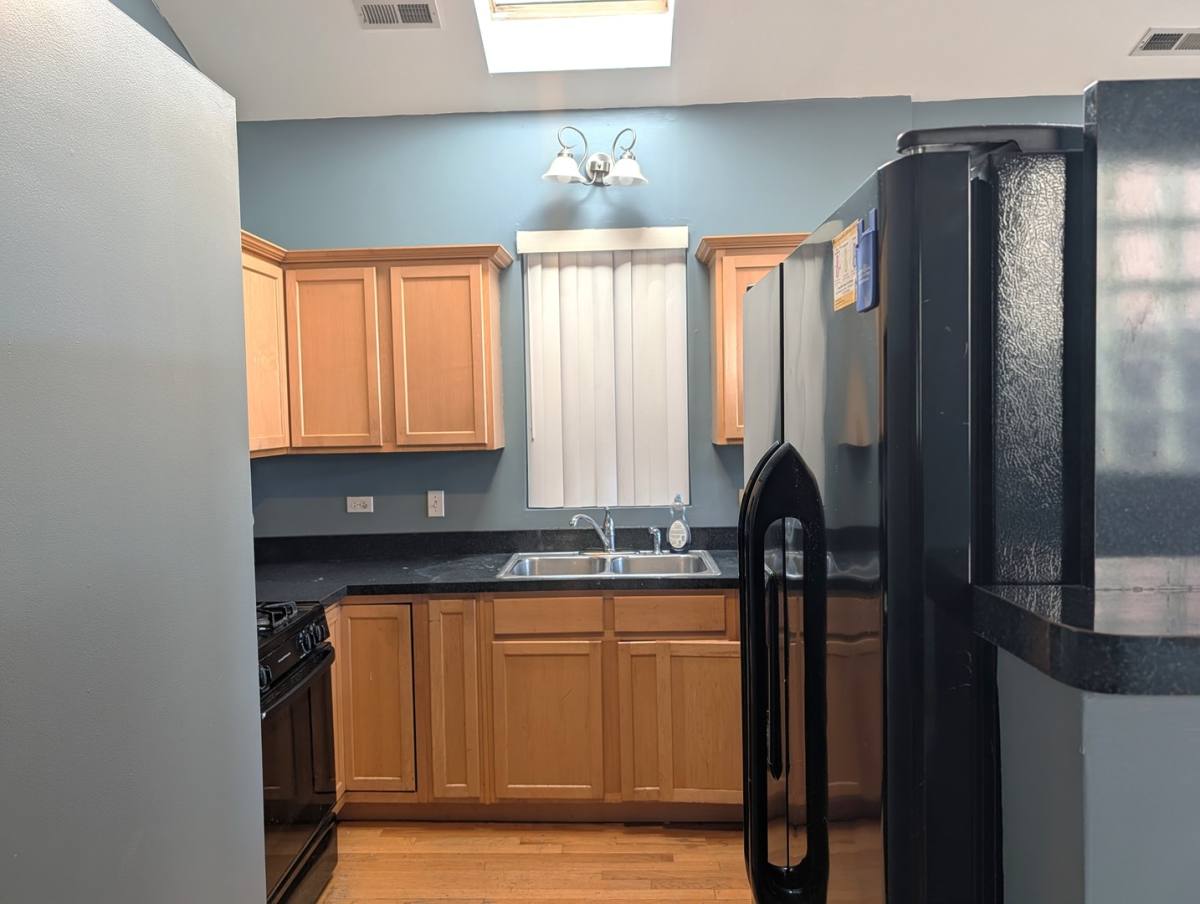 Condo for rent at 515 S Campbell Ave #3, Chicago, IL 60612