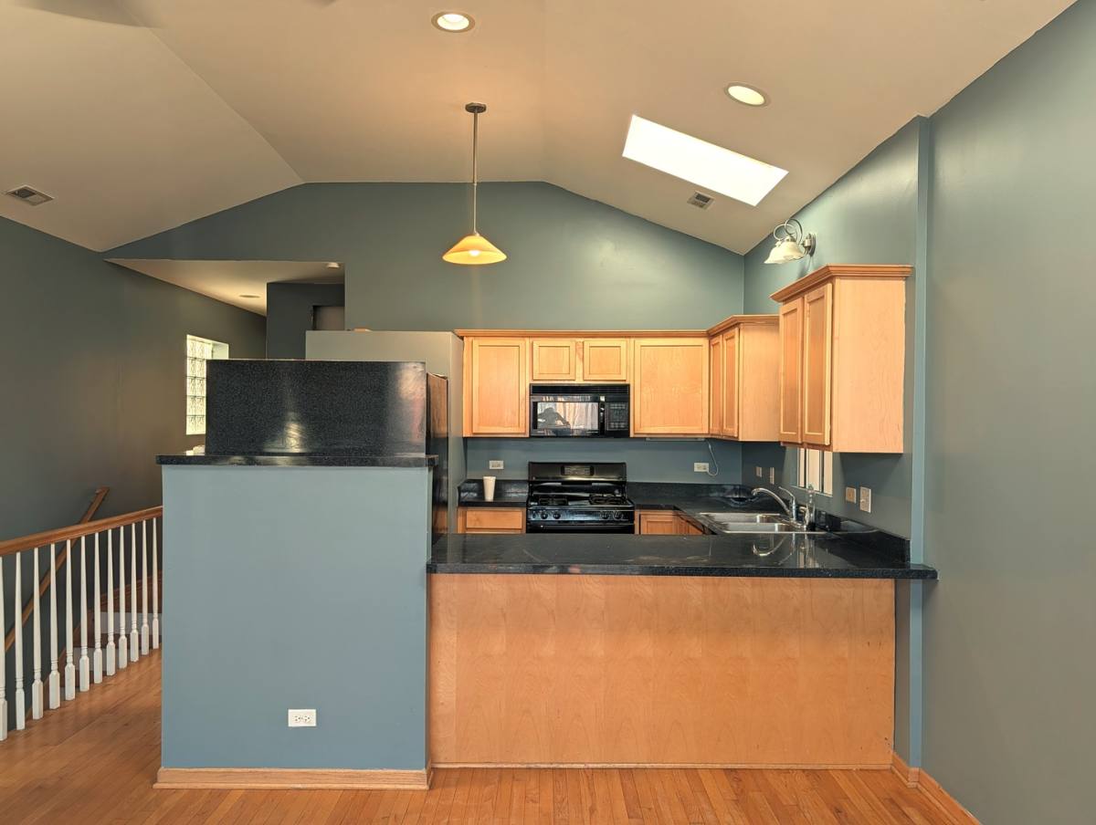 Condo for rent at 515 S Campbell Ave #3, Chicago, IL 60612