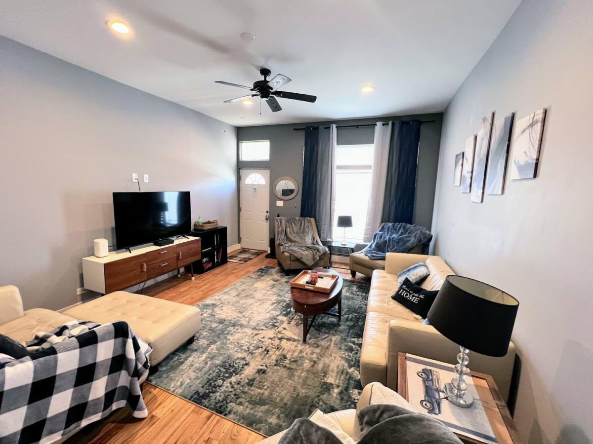 Apartment for rent at 113 S Paulina St #2, Chicago, IL 60612