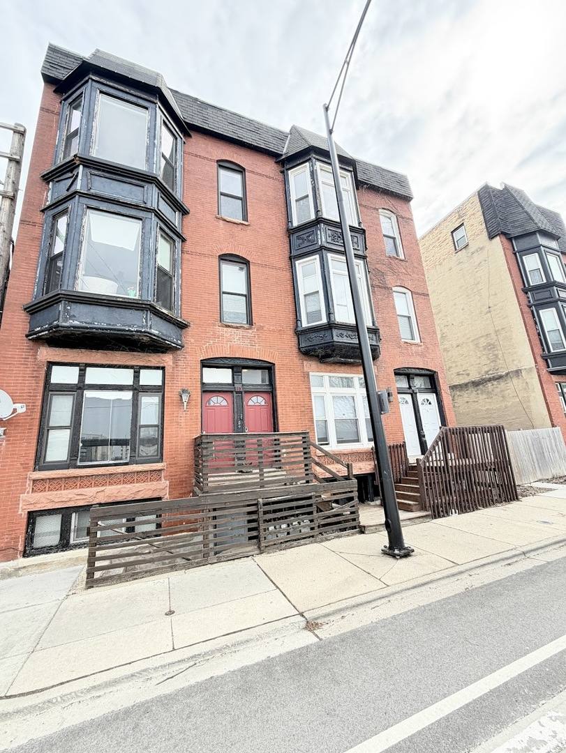 Apartment for rent at 113 S Paulina St #2, Chicago, IL 60612