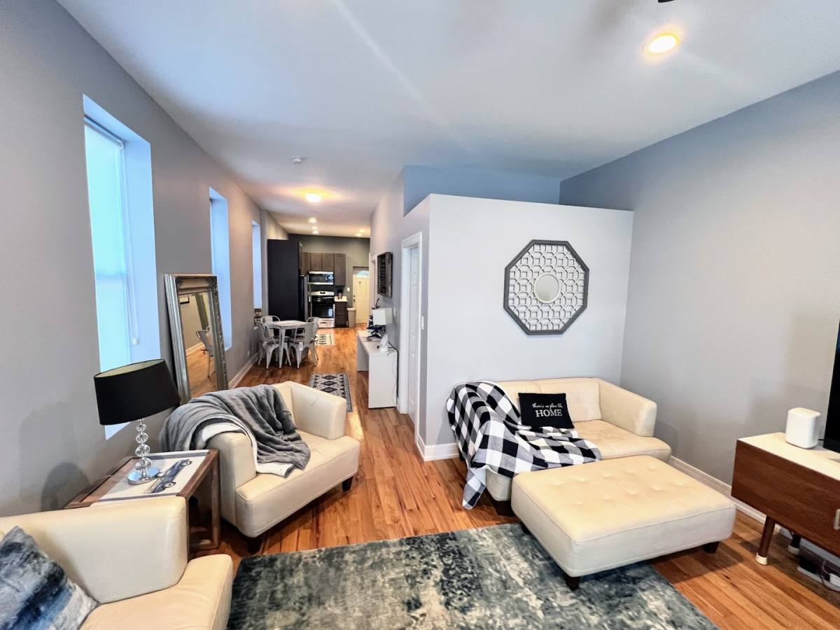 Apartment for rent at 113 S Paulina St #2, Chicago, IL 60612