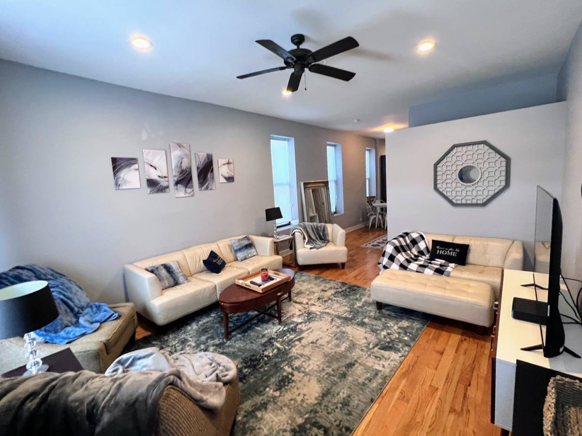 Apartment for rent at 113 S Paulina St #2, Chicago, IL 60612