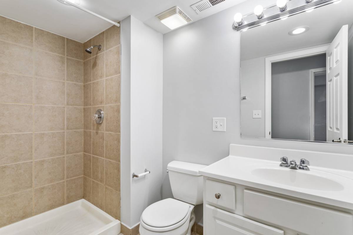 Condo for rent at 2451 W Howard St #511, Chicago, IL 60645