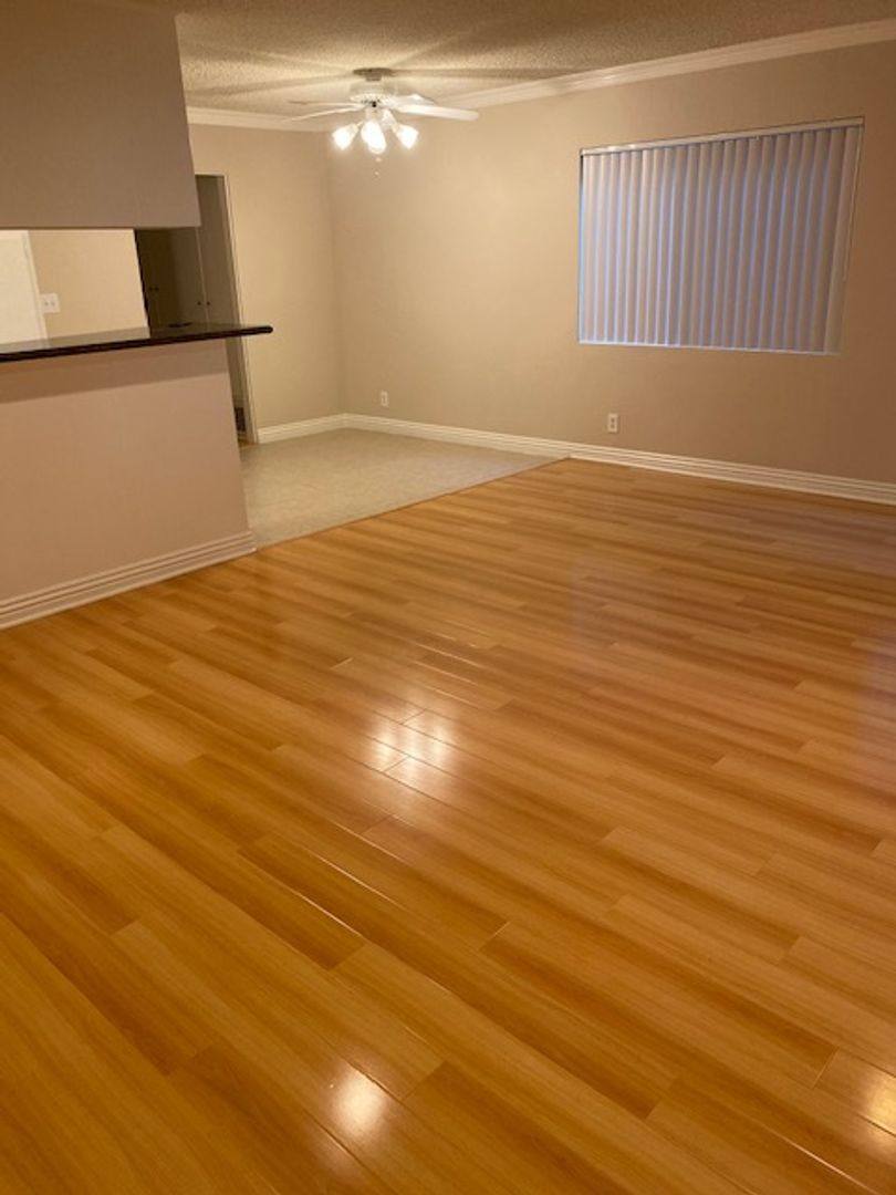 Apartment for rent at 5434 Zelzah Ave, Encino, CA 91316
