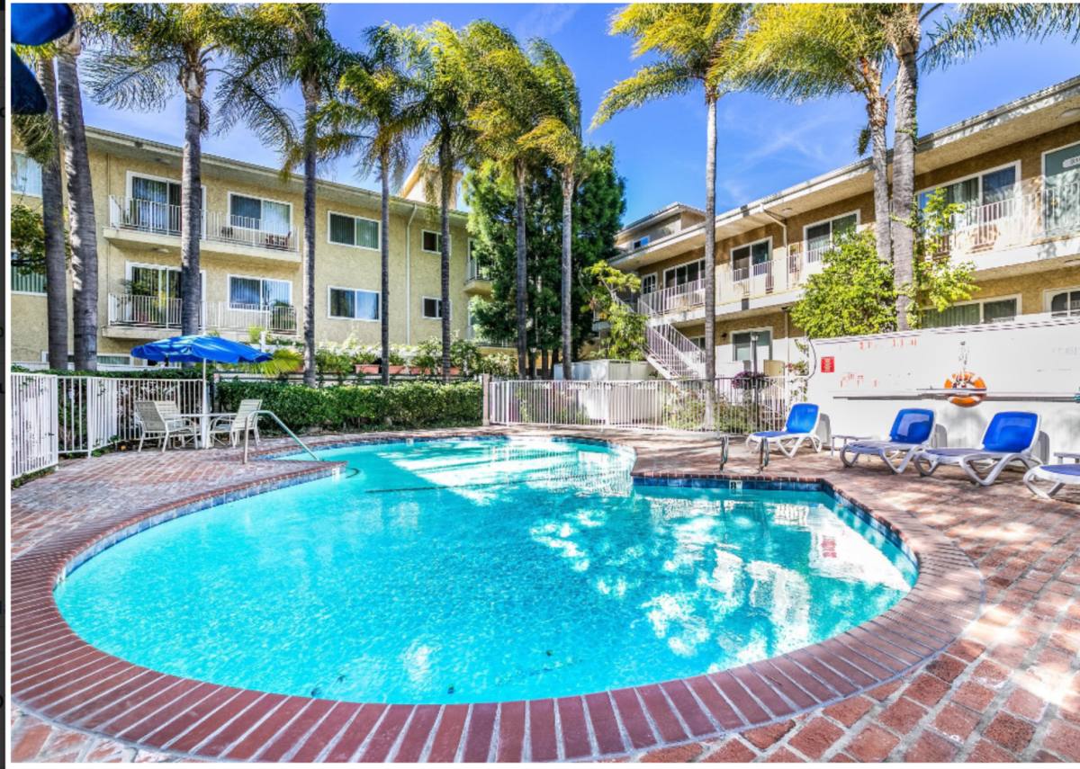 Apartment for rent at 5434 Zelzah Ave, Encino, CA 91316
