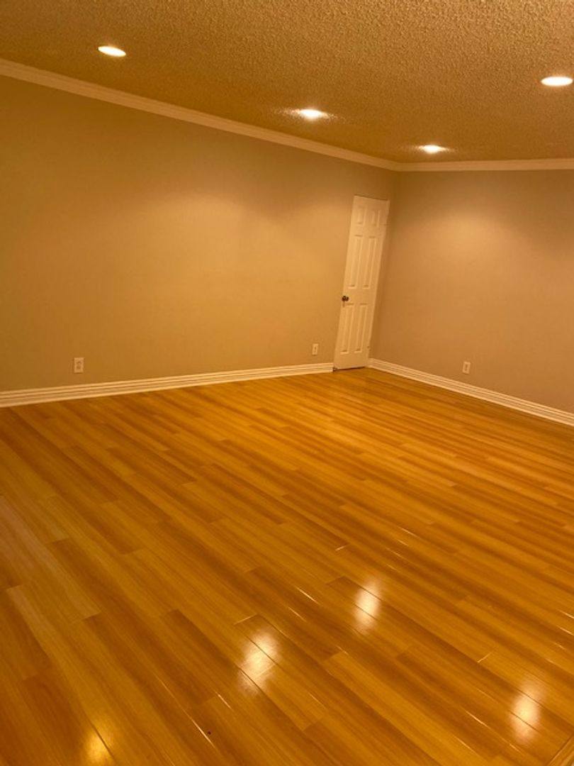 Apartment for rent at 5434 Zelzah Ave, Encino, CA 91316