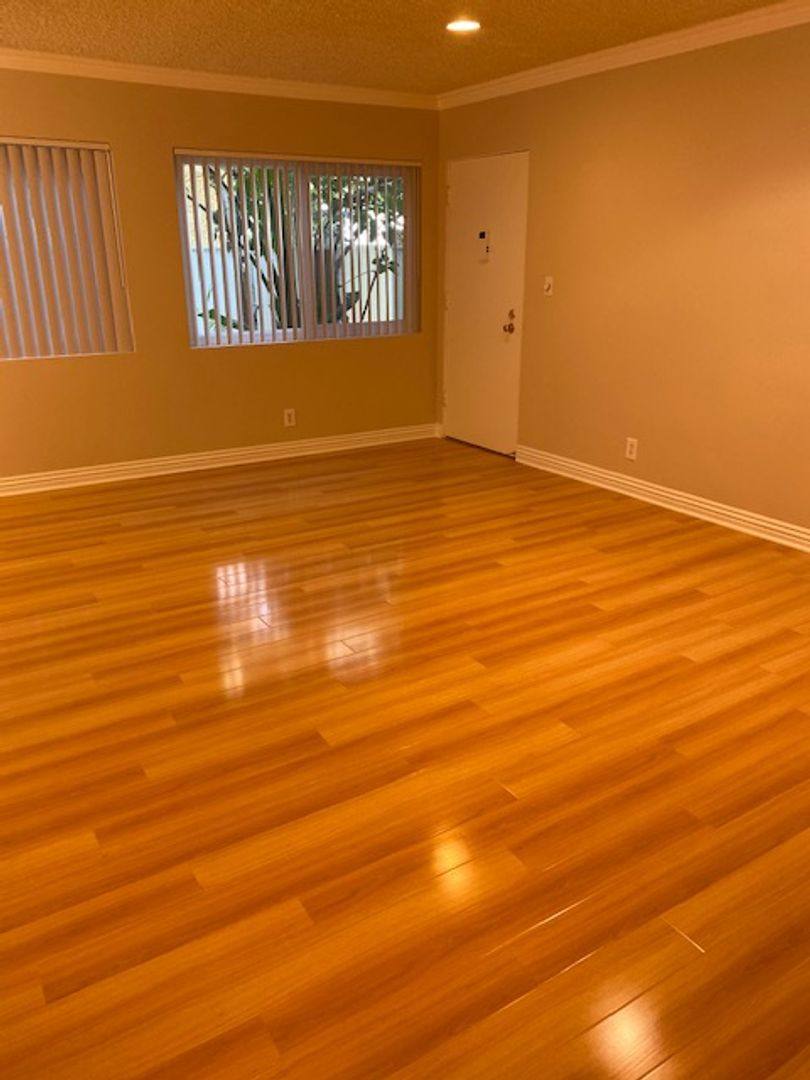 Apartment for rent at 5434 Zelzah Ave, Encino, CA 91316
