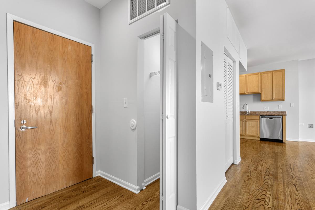 Apartment for rent at 2451 W Howard St #407, Chicago, IL 60645