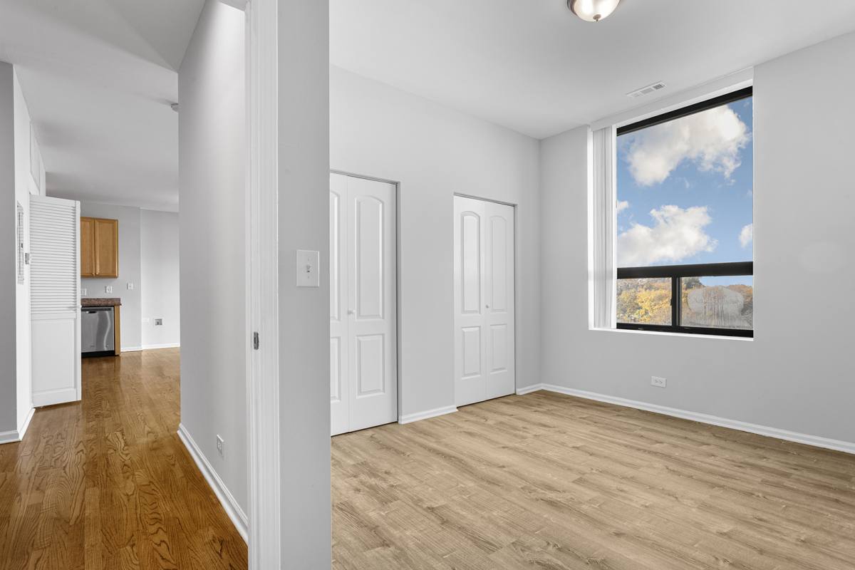 Apartment for rent at 2451 W Howard St #407, Chicago, IL 60645