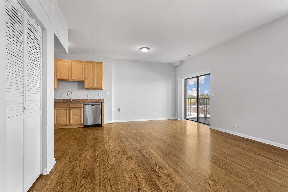 Apartment for rent at 2451 W Howard St #407, Chicago, IL 60645