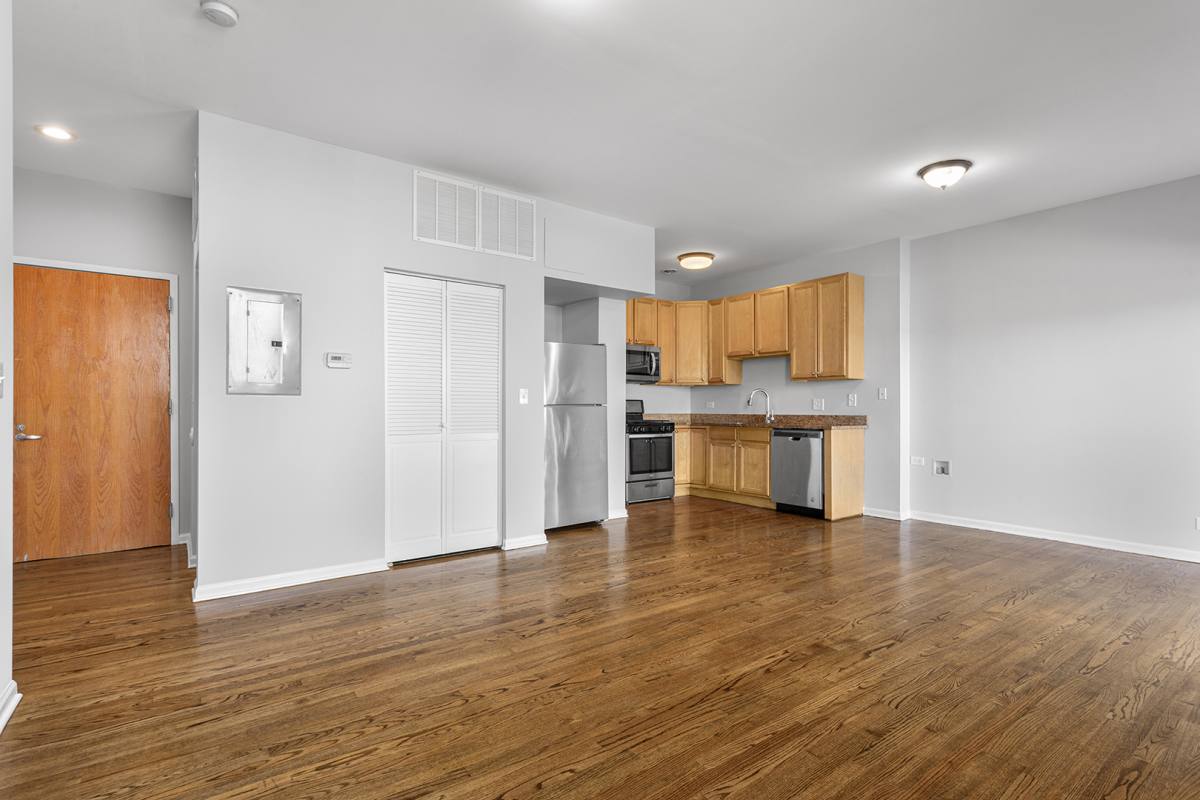 Apartment for rent at 2451 W Howard St #407, Chicago, IL 60645