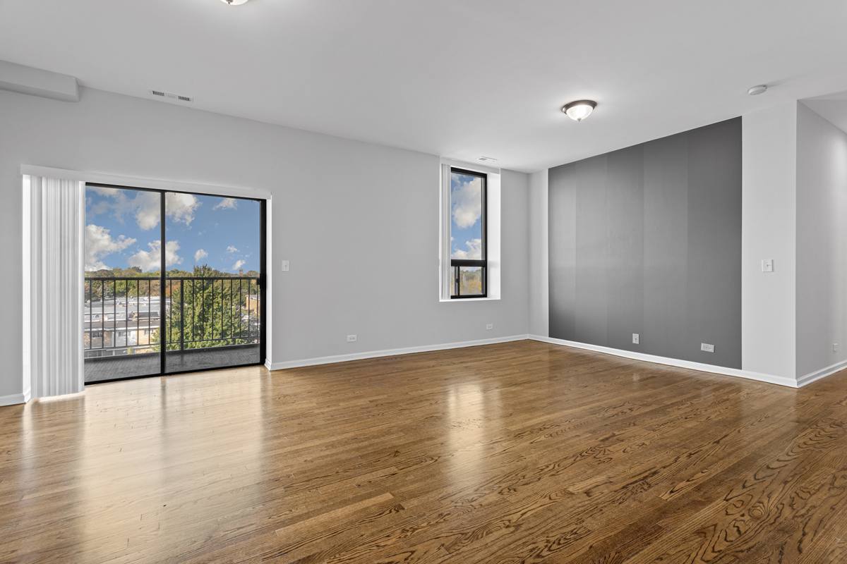 Apartment for rent at 2451 W Howard St #407, Chicago, IL 60645