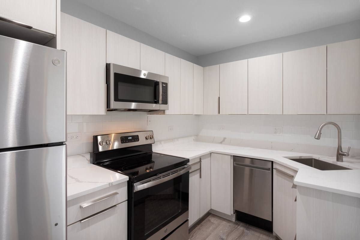 Apartment for rent at 6826 N Ridge Blvd #202, Chicago, IL 60645