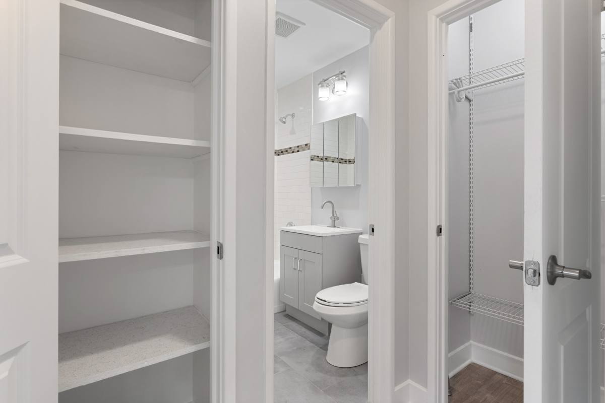 Apartment for rent at 6826 N Ridge Blvd #202, Chicago, IL 60645