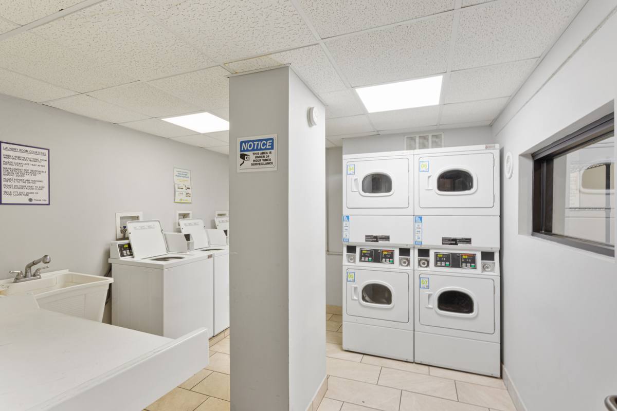Apartment for rent at 6826 N Ridge Blvd #202, Chicago, IL 60645