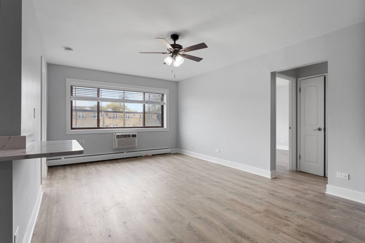 Apartment for rent at 6826 N Ridge Blvd #202, Chicago, IL 60645