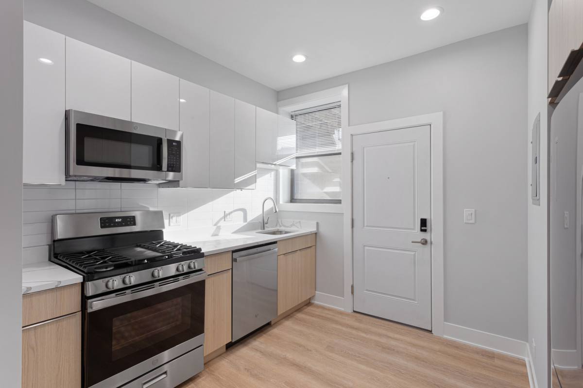 Apartment for rent at 6929 N Lakewood Ave #2, Chicago, IL 60626