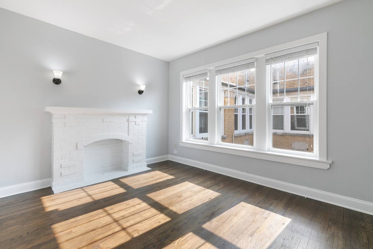 Apartment for rent at 1110 W Glenlake Ave #2, Chicago, IL 60660