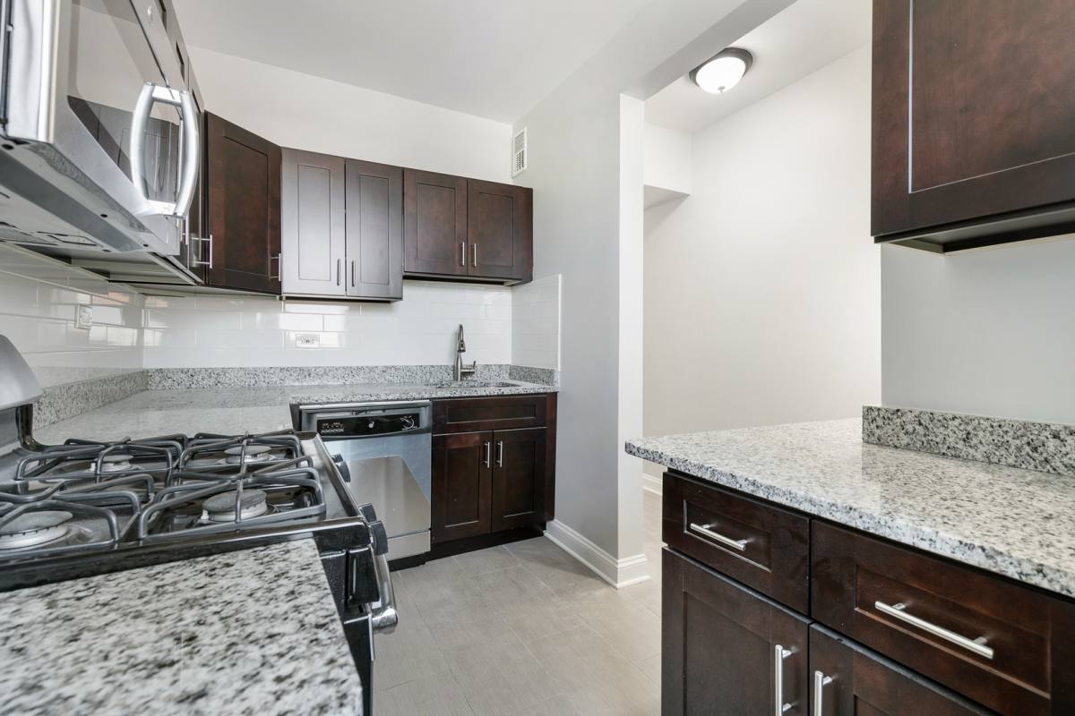 Apartment for rent at 1110 W Glenlake Ave #2, Chicago, IL 60660