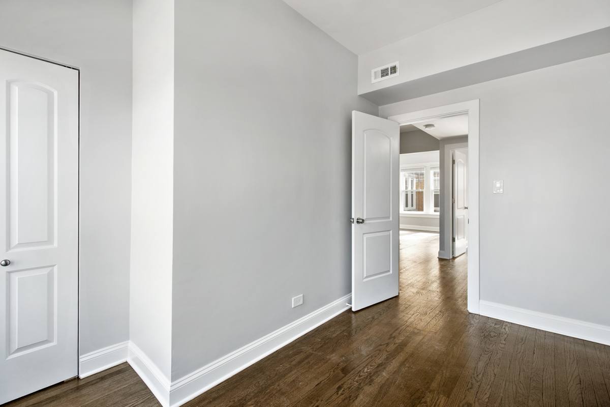Apartment for rent at 1110 W Glenlake Ave #2, Chicago, IL 60660