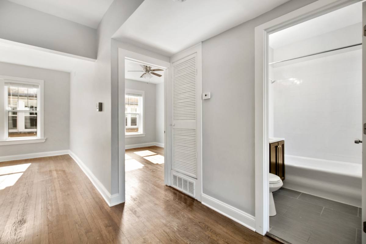 Apartment for rent at 1110 W Glenlake Ave #2, Chicago, IL 60660