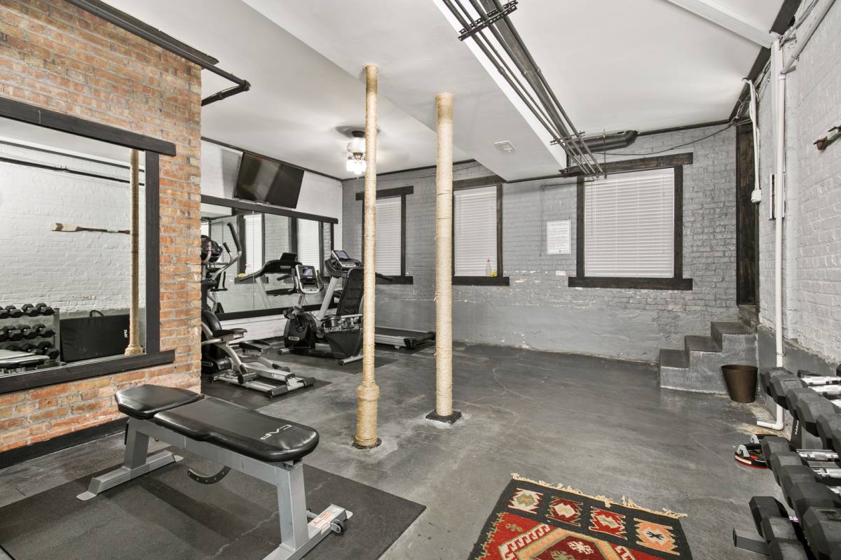 Apartment for rent at 1110 W Glenlake Ave #2, Chicago, IL 60660
